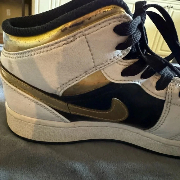 Nike Air Jordan 1 Black Gold White Mid Sneaker Sz 5 - Picture 9 of 11